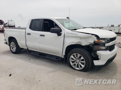 Czwarte zdjęcie samochodu z boku: 2021 CHEVROLET SILVERADO C1500 CUSTOM VIN:1GCRWBEK6MZ339388 - miniatura