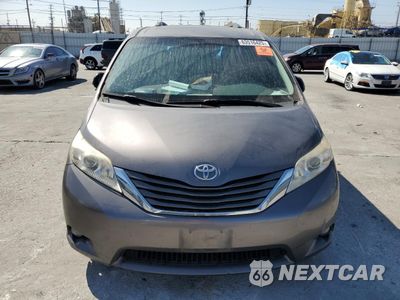 Piąte zdjęcie samochodu w środku: 2013 TOYOTA SIENNA XLE VIN:5TDYK3DC9DS403707 - miniatura