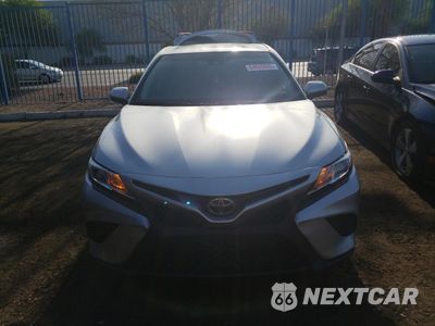 Piąte zdjęcie samochodu w środku: 2018 TOYOTA CAMRY L VIN:4T1B11HK9JU089512 - miniatura