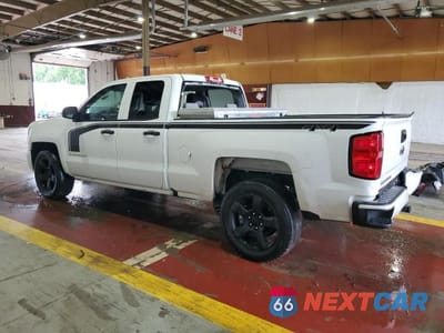 Piąte zdjęcie samochodu w środku: 2018 CHEVROLET SILVERADO K1500 CUSTOM VIN:1GCVKPEC0JZ132703 - miniatura