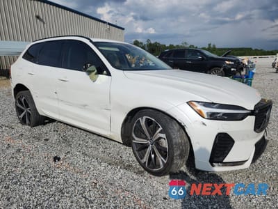 Czwarte zdjęcie samochodu z boku: 2023 VOLVO XC60 ULTIMATE VIN:YV4L12RX3P1253899 - miniatura