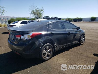 Trzecie zdjęcie samochodu z tyłu: 2013 HYUNDAI ELANTRA GLS VIN:5NPDH4AE9DH282482 - miniatura