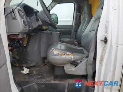Zdjęcie 7 z 12 samochodu: 2012 FORD ECONOLINE E350 SUPER DUTY CUTAWAY VAN VIN:1FDWE3FS4CDA65173 - miniatura