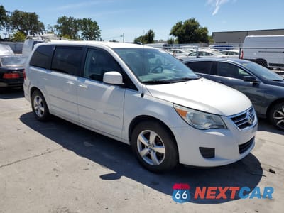 Czwarte zdjęcie samochodu z boku: 2010 VOLKSWAGEN ROUTAN SE VIN:2V4RW3D15AR236778 - miniatura
