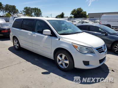 Czwarte zdjęcie samochodu z boku: 2010 VOLKSWAGEN ROUTAN SE VIN:2V4RW3D15AR236778 - miniatura