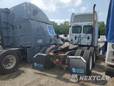 Czwarte zdjęcie samochodu z boku: 2014 FREIGHTLINER CASCADIA 125 VIN:3AKJGEBG0ESFM5032 - miniatura