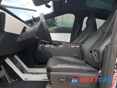 Zdjęcie 7 z 13 samochodu: 2024 TESLA CYBERTRUCK VIN:7G2CEHED4RA000603 - miniatura