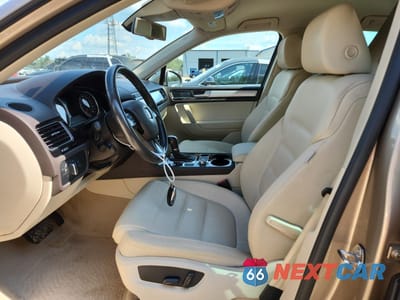 Zdjęcie 7 z 14 samochodu: 2016 VOLKSWAGEN TOUAREG SPORT VIN:WVGEF9BP8GD003925 - miniatura