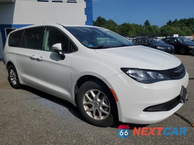 Czwarte zdjęcie samochodu z boku: 2023 CHRYSLER VOYAGER LX VIN:2C4RC1CG8PR561396 - miniatura