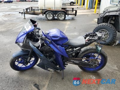 Trzecie zdjęcie samochodu z tyłu: 2023 YAMAHA YZFR3 A VIN:MH3RH18Y9PK012907 - miniatura