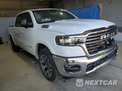 Czwarte zdjęcie samochodu z boku: 2025 RAM 1500 LARAMIE VIN:1C6SRFJP8SN547141 - miniatura