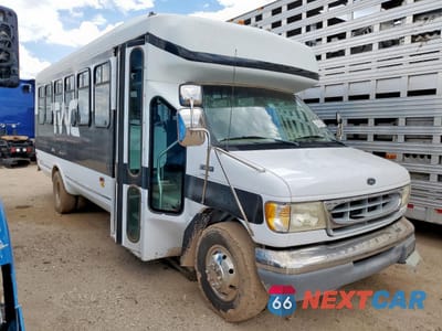 Czwarte zdjęcie samochodu z boku: 1998 FORD ECONOLINE E450 SUPER DUTY CUTAWAY VAN RV VIN:1FDXE40S8WHB77815 - miniatura