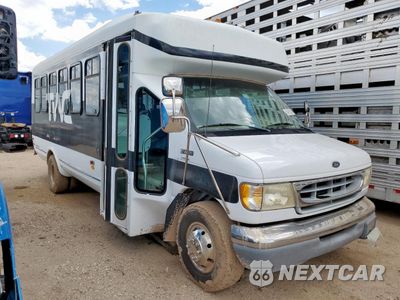 Czwarte zdjęcie samochodu z boku: 1998 FORD ECONOLINE E450 SUPER DUTY CUTAWAY VAN RV VIN:1FDXE40S8WHB77815 - miniatura