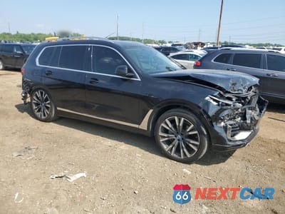 Czwarte zdjęcie samochodu z boku: 2020 BMW X7 XDRIVE40I VIN:5UXCW2C08L9C16036 - miniatura