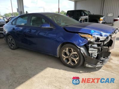 Czwarte zdjęcie samochodu z boku: 2019 KIA FORTE FE VIN:3KPF24AD2KE124651 - miniatura