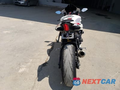 Czwarte zdjęcie samochodu z boku: 2022 YAMAHA YZFR1 VIN:JYARN66E3NA002028 - miniatura