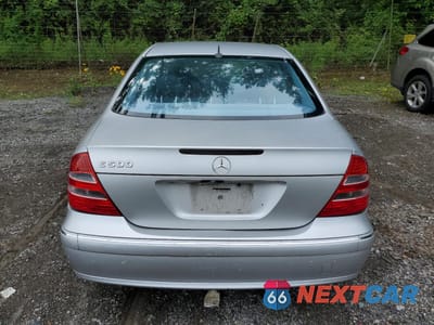 Zdjęcie 6 z 12 samochodu: 2003 MERCEDES-BENZ E 500 VIN:WDBUF70J23A148794 - miniatura