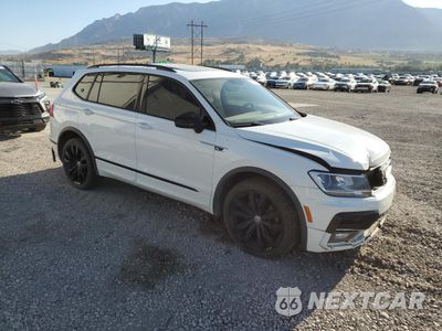 Czwarte zdjęcie samochodu z boku: 2020 VOLKSWAGEN TIGUAN SE VIN:3VV2B7AX4LM118434 - miniatura