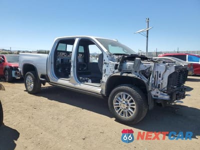 Czwarte zdjęcie samochodu z boku: 2023 CHEVROLET SILVERADO K3500 HIGH COUNTRY VIN:2GC4YVEY2P1706861 - miniatura