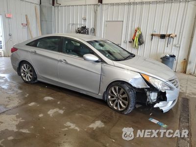 Czwarte zdjęcie samochodu z boku: 2013 HYUNDAI SONATA SE VIN:5NPEC4AC5DH536710 - miniatura