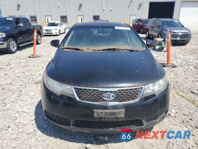 Piąte zdjęcie samochodu w środku: 2011 KIA FORTE EX VIN:KNAFU4A21B5436803 - miniatura