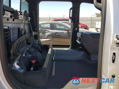 Zdjęcie 10 z 12 samochodu: 2023 CHEVROLET SILVERADO K3500 HIGH COUNTRY VIN:2GC4YVEY2P1706861 - miniatura