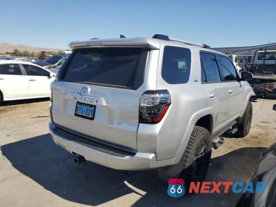 Trzecie zdjęcie samochodu z tyłu: 2024 TOYOTA 4RUNNER SR5/SR5 PREMIUM VIN:JTENU5JR7R6218592 - miniatura