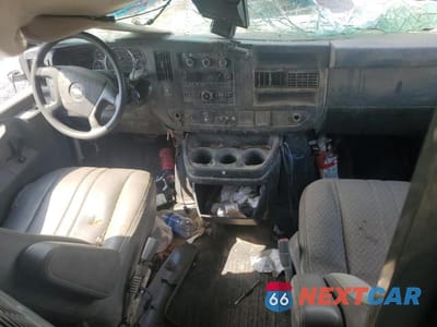 Zdjęcie 8 z 13 samochodu: 2020 CHEVROLET EXPRESS G2500 VIN:1GCWGBFP0L1145477 - miniatura