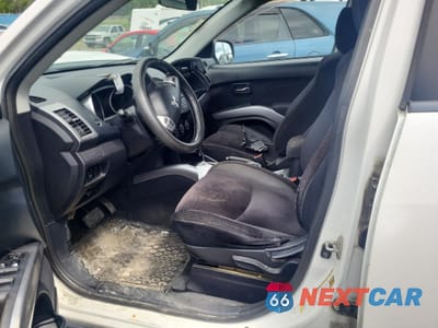 Zdjęcie 7 z 13 samochodu: 2010 MITSUBISHI OUTLANDER XLS VIN:JA4JT3AX1AZ601711 - miniatura