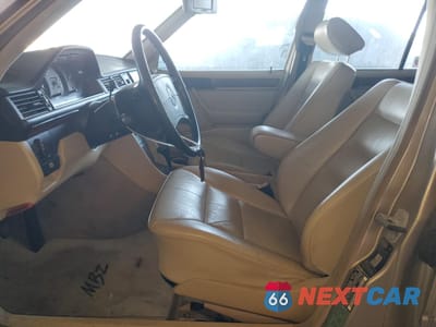 Zdjęcie 7 z 13 samochodu: 1990 MERCEDES-BENZ 300 E VIN:WDBEA30D2LB121367 - miniatura
