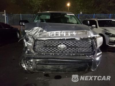 Piąte zdjęcie samochodu w środku: 2018 TOYOTA TUNDRA CREWMAX SR5 VIN:5TFDY5F17JX776898 - miniatura