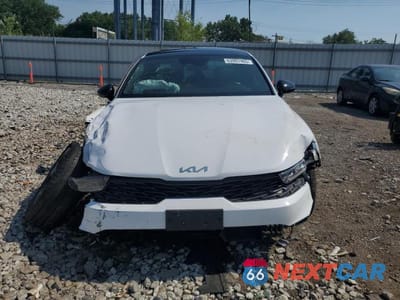 Piąte zdjęcie samochodu w środku: 2022 KIA K5 GT LINE VIN:5XXG64J27NG116483 - miniatura