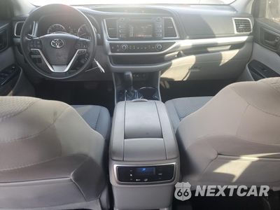 Zdjęcie 8 z 16 samochodu: 2019 TOYOTA HIGHLANDER LE VIN:5TDBZRFHXKS738761 - miniatura