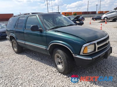 Czwarte zdjęcie samochodu z boku: 1997 CHEVROLET BLAZER VIN:1GNCS13W9V2235805 - miniatura