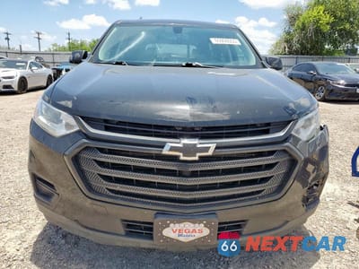 Piąte zdjęcie samochodu w środku: 2018 CHEVROLET TRAVERSE LS VIN:1GNEVLKW1JJ152558 - miniatura