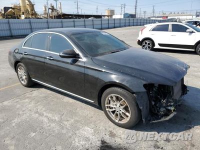 Czwarte zdjęcie samochodu z boku: 2017 MERCEDES-BENZ E 300 4MATIC VIN:WDDZF4KBXHA091396 - miniatura