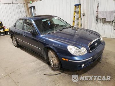 Czwarte zdjęcie samochodu z boku: 2002 HYUNDAI SONATA GLS VIN:KMHWF35H22A640633 - miniatura