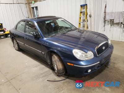 Czwarte zdjęcie samochodu z boku: 2002 HYUNDAI SONATA GLS VIN:KMHWF35H22A640633 - miniatura