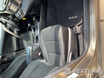 Piąte zdjęcie samochodu w środku: 2015 TOYOTA RAV4 LE VIN:2T3ZFREV0FW164044 - miniatura
