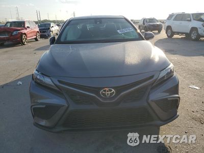 Piąte zdjęcie samochodu w środku: 2022 TOYOTA CAMRY SE VIN:4T1G11AK2NU703371 - miniatura