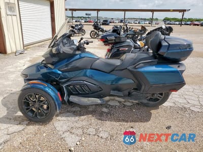 Trzecie zdjęcie samochodu z tyłu: 2021 CAN-AM SPYDER ROADSTER RT VIN:2BXNBDD25MV001554 - miniatura