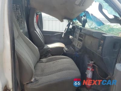 Zdjęcie 7 z 13 samochodu: 2020 CHEVROLET EXPRESS G2500 VIN:1GCWGBFP0L1145477 - miniatura