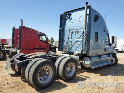 Czwarte zdjęcie samochodu z boku: 2012 FREIGHTLINER CASCADIA 125 SEMI TRUCK VIN:1FUJGLDR5CSBM9440 - miniatura