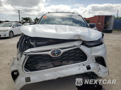 Piąte zdjęcie samochodu w środku: 2022 TOYOTA HIGHLANDER XLE VIN:5TDGZRAH9NS560617 - miniatura