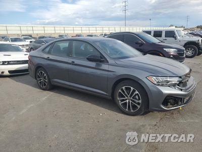 Czwarte zdjęcie samochodu z boku: 2024 VOLKSWAGEN JETTA SPORT VIN:3VWBM7BU7RM060709 - miniatura