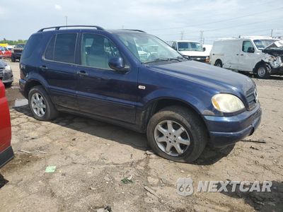 Czwarte zdjęcie samochodu z boku: 1999 MERCEDES-BENZ ML 430 VIN:4JGAB72E0XA083851 - miniatura