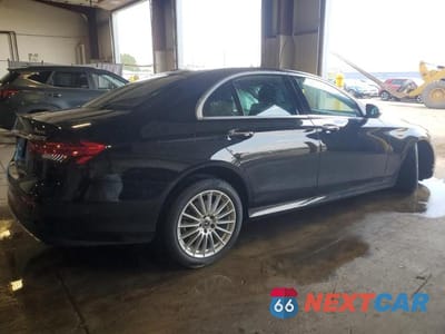 Trzecie zdjęcie samochodu z tyłu: 2023 MERCEDES-BENZ E 350 4MATIC VIN:W1KZF8EB3PB139316 - miniatura