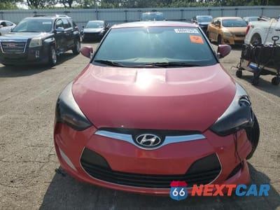 Piąte zdjęcie samochodu w środku: 2016 HYUNDAI VELOSTER BASE VIN:KMHTC6AD3GU266555 - miniatura