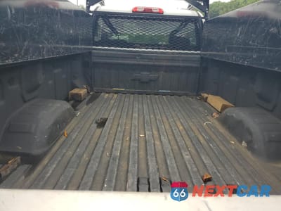 Zdjęcie 10 z 13 samochodu: 2022 CHEVROLET SILVERADO K3500 VIN:1GC3YSE72NF335806 - miniatura