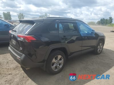 Trzecie zdjęcie samochodu z tyłu: 2022 TOYOTA RAV4 XLE VIN:2T3P1RFV0NC261717 - miniatura